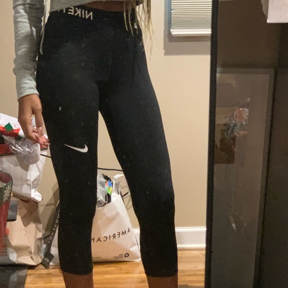 women’s nike pro capri leggings - Picture 2 of 3